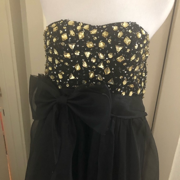 Beautiful Prom or fancy dress - Picture 3 of 7